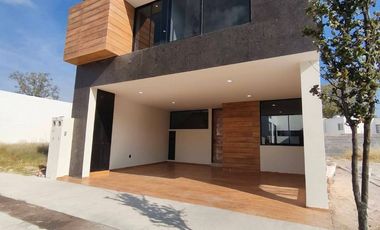 VENTA DE CASA NUEVA EN VILANOVA RANCHO SANTA MONICA AL SUR