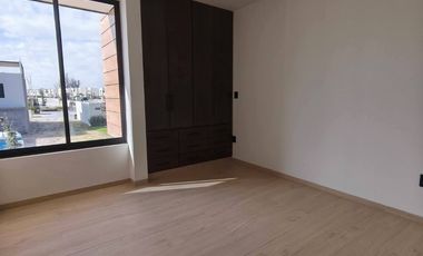 VENTA DE CASA NUEVA EN VILANOVA RANCHO SANTA MONICA AL SUR