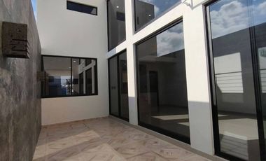 VENTA DE CASA NUEVA EN VILANOVA RANCHO SANTA MONICA AL SUR