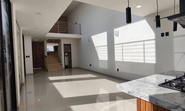 VENTA DE CASA NUEVA EN VILANOVA RANCHO SANTA MONICA AL SUR
