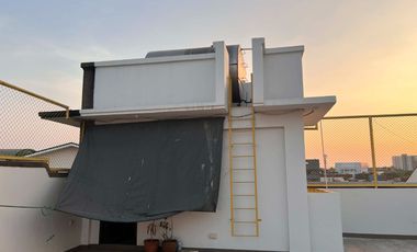 4 Storeys Mixed Used Commercial & Residential Building with Roof Deck for Lease