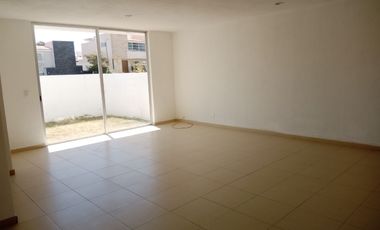 CASA EN VENTA EN SENDEROS DE MONTE VERDE 105 COTO 3 RECAMARA CON BAÑO AMPLIA