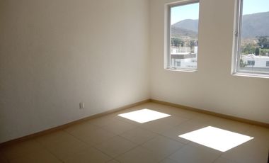 CASA EN VENTA EN SENDEROS DE MONTE VERDE 105 COTO 3 RECAMARA CON BAÑO AMPLIA