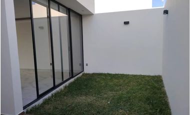 CASA EN VENTA FRACC SENDEROS MONTEVERDE 3 RECAMARAS CADA UNA CON SU BAÑO, ROOF GARDEN DENTRO DE COTO CON ALBERCA