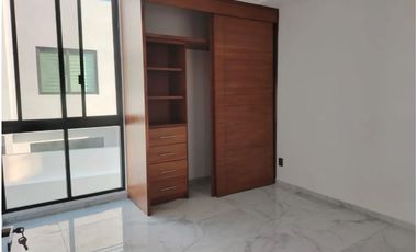 CASA EN VENTA FRACC SENDEROS MONTEVERDE 3 RECAMARAS CADA UNA CON SU BAÑO, ROOF GARDEN DENTRO DE COTO CON ALBERCA