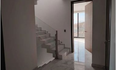 CASA EN VENTA FRACC SENDEROS MONTEVERDE 3 RECAMARAS CADA UNA CON SU BAÑO, ROOF GARDEN DENTRO DE COTO CON ALBERCA