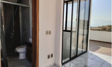 CASA EN VENTA FRACC SENDEROS MONTEVERDE 3 RECAMARAS CADA UNA CON SU BAÑO, ROOF GARDEN DENTRO DE COTO CON ALBERCA