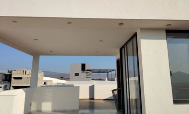 CASA EN VENTA FRACC SENDEROS MONTEVERDE 3 RECAMARAS CADA UNA CON SU BAÑO, ROOF GARDEN DENTRO DE COTO CON ALBERCA