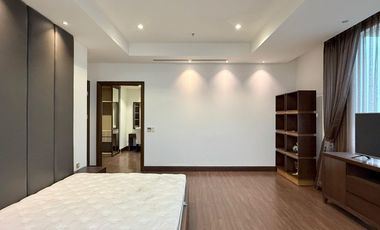 Sewa 4+1 BR Apartemen Pakubuwono Signature