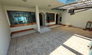 Se vende casa en Surco 200m2 5 dormitorios 2 pisos