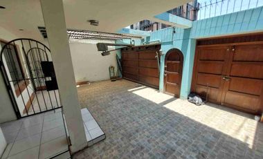 Se vende casa en Surco 200m2 5 dormitorios 2 pisos