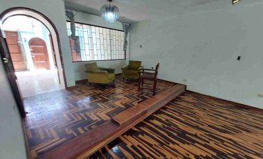 Se vende casa en Surco 200m2 5 dormitorios 2 pisos