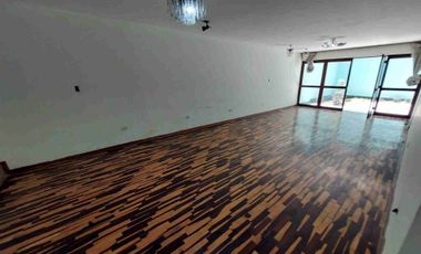 Se vende casa en Surco 200m2 5 dormitorios 2 pisos