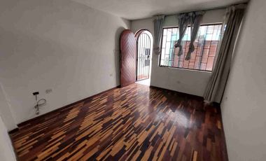 Se vende casa en Surco 200m2 5 dormitorios 2 pisos