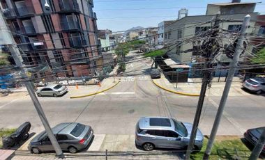 Se vende casa en Surco 200m2 5 dormitorios 2 pisos