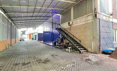 Jual gedung Cocok untuk kantor , Hotel Kost Jl Ry Karangmenjangan