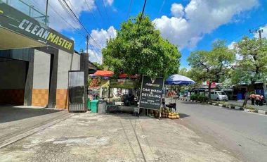 Jual gedung Cocok untuk kantor , Hotel Kost Jl Ry Karangmenjangan