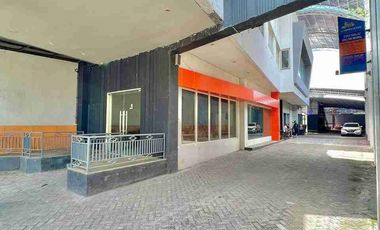Jual gedung Cocok untuk kantor , Hotel Kost Jl Ry Karangmenjangan