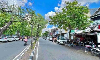 Jual gedung Cocok untuk kantor , Hotel Kost Jl Ry Karangmenjangan