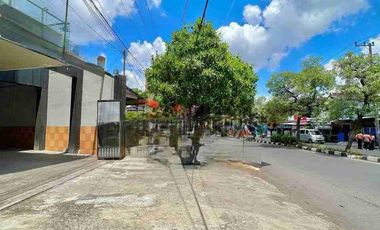 Jual gedung Cocok untuk kantor , Hotel Kost Jl Ry Karangmenjangan