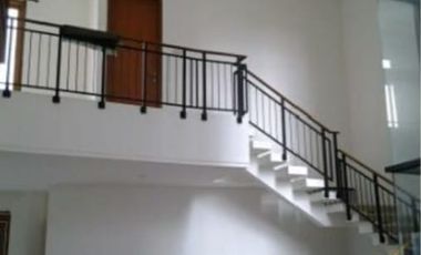 Di sewa rumah bisa untuk kantor  di kawasan Cipete jalan 2 mobil