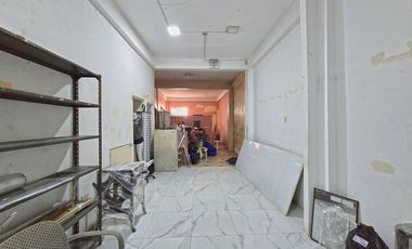 Venta de Propiedad de 3 Pisos, Uso Residencial y Comercial. 3 Suites y 1 Local - Centro de Durán