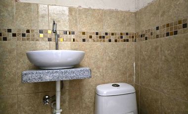 Venta de Propiedad de 3 Pisos, Uso Residencial y Comercial. 3 Suites y 1 Local - Centro de Durán