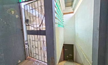 Venta de Propiedad de 3 Pisos, Uso Residencial y Comercial. 3 Suites y 1 Local - Centro de Durán