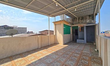 Venta de Propiedad de 3 Pisos, Uso Residencial y Comercial. 3 Suites y 1 Local - Centro de Durán