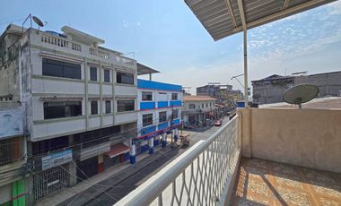 Venta de Propiedad de 3 Pisos, Uso Residencial y Comercial. 3 Suites y 1 Local - Centro de Durán