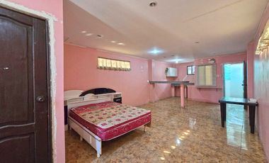Venta de Propiedad de 3 Pisos, Uso Residencial y Comercial. 3 Suites y 1 Local - Centro de Durán