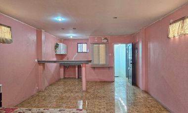 Venta de Propiedad de 3 Pisos, Uso Residencial y Comercial. 3 Suites y 1 Local - Centro de Durán