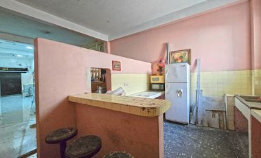 Venta de Propiedad de 3 Pisos, Uso Residencial y Comercial. 3 Suites y 1 Local - Centro de Durán