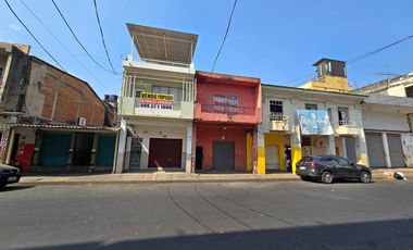 Venta de Propiedad de 3 Pisos, Uso Residencial y Comercial. 3 Suites y 1 Local - Centro de Durán