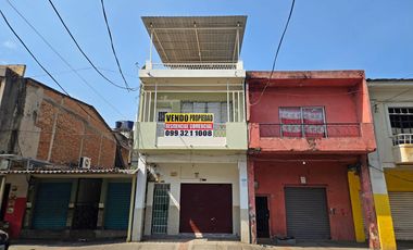 Venta de Propiedad de 3 Pisos, Uso Residencial y Comercial. 3 Suites y 1 Local - Centro de Durán