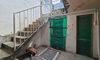 Venta de Propiedad de 3 Pisos, Uso Residencial y Comercial. 3 Suites y 1 Local - Centro de Durán
