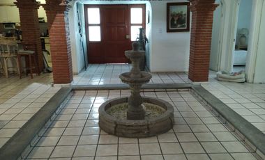 CASA EN RENTA CON ALBERCA VISTA AL CAMPO DE GOLF UNA PLANTA CON ALBERCA