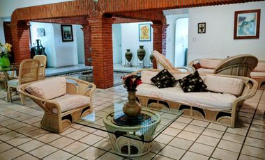 CASA EN RENTA CON ALBERCA VISTA AL CAMPO DE GOLF UNA PLANTA CON ALBERCA