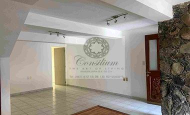 Casa renta 3 recámaras $8000 ya con mantenimiento en privada