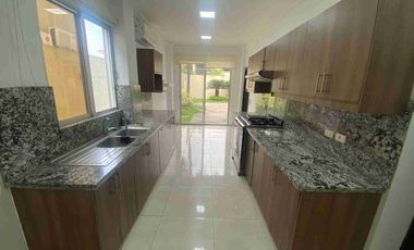 Casa de Alquiler en  Urbanización Laguna del Sol