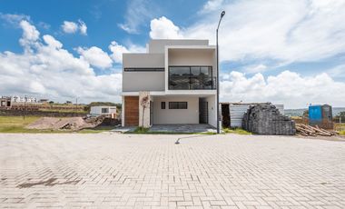 Casa en venta con 3 recámaras en HARAS del Bosque