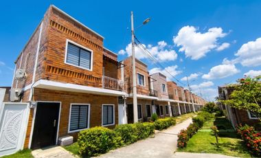 CASA AMOBLADA CON PISCINA EN RENTA, URB YASUNI