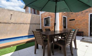 CASA AMOBLADA CON PISCINA EN RENTA, URB YASUNI