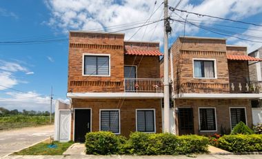 CASA AMOBLADA CON PISCINA EN RENTA, URB YASUNI