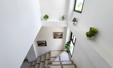 CASA AMOBLADA CON PISCINA EN RENTA, URB YASUNI