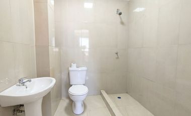 CASA AMOBLADA CON PISCINA EN RENTA, URB YASUNI