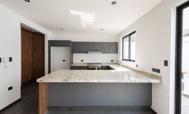 Casa en venta con 4 recámaras en FORESTA, LOMAS DE ANGELOPOLIS III