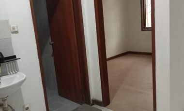 Rumah Siap Huni 2,5 Lantai di Gunung Batu Bandung