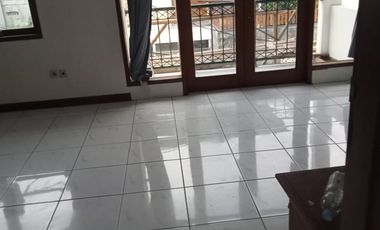 Rumah Siap Huni 2,5 Lantai di Gunung Batu Bandung