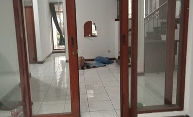 Rumah Siap Huni 2,5 Lantai di Gunung Batu Bandung